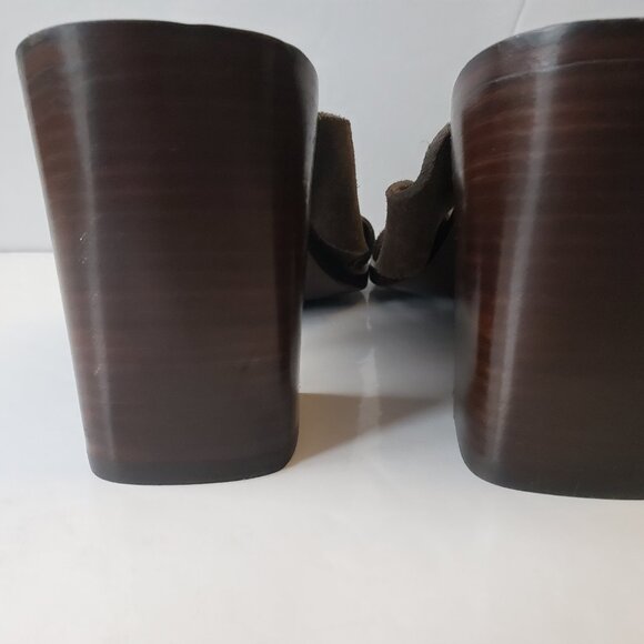 Boemos mules featuring comfortable footbeds and natural materials. Size 38 - Picture 11 of 16